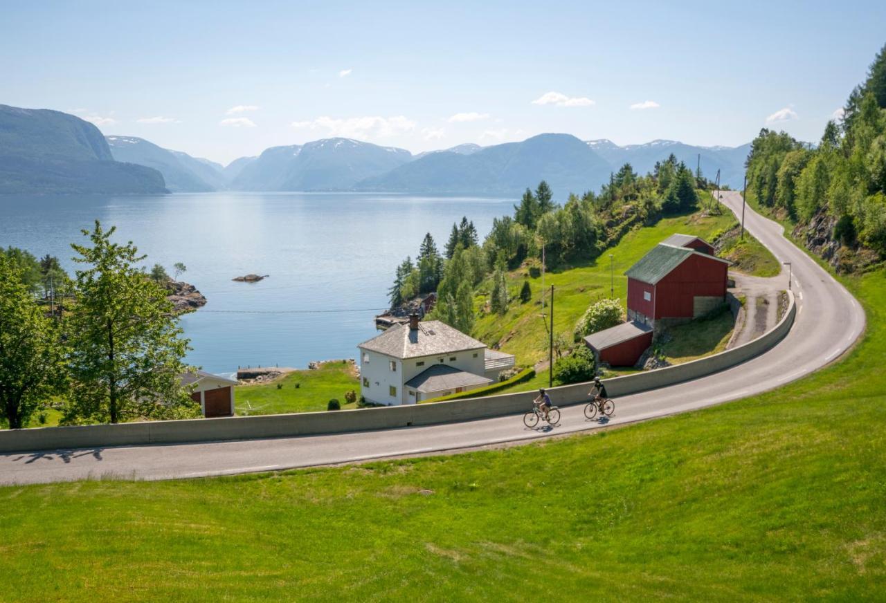 Lavik Fjord Hotel & Apartments Exterior photo