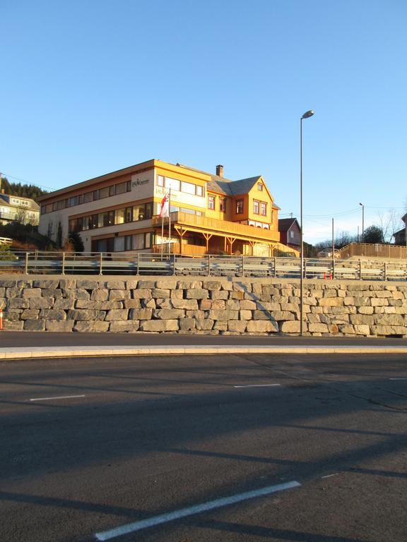 Lavik Fjord Hotel & Apartments Exterior photo