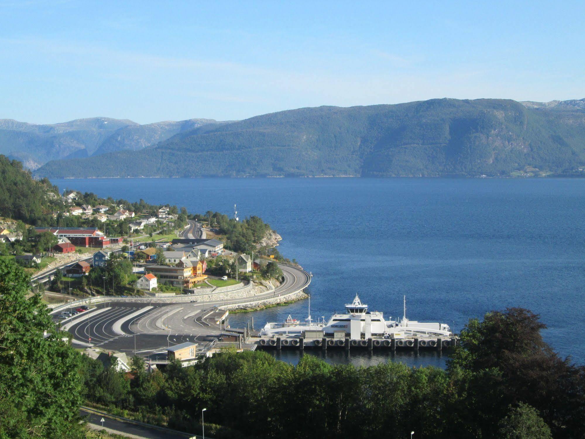 Lavik Fjord Hotel & Apartments Exterior photo